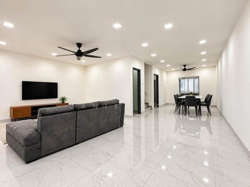2-storey Terraced House for Sale in Bandar Botanic (Klang) - Daniel Kok - Living Room - PropertyGuru.com.my