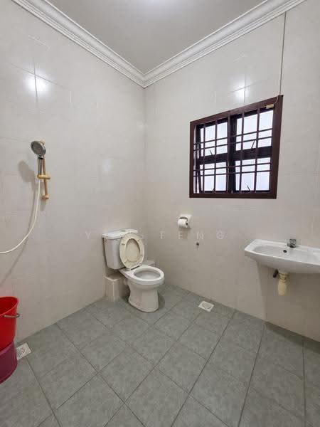 Rumah Teres 2-Tingkat untuk Dijual di Taman Pelangi Indah (Ulu Tiram) - Yun Feng - Bathroom - PropertyGuru.com.my