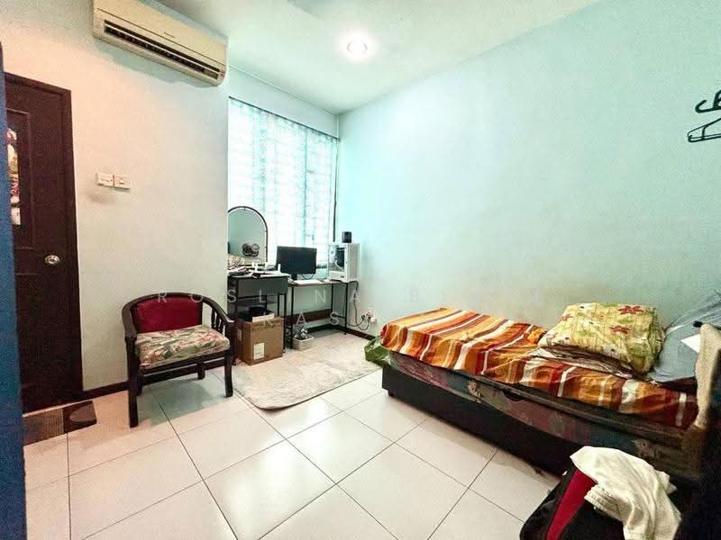 Rumah Teres 2-Tingkat untuk Dijual di Gelang Patah (Johor) - Roslina Binti Kassim - Study - PropertyGuru.com.my