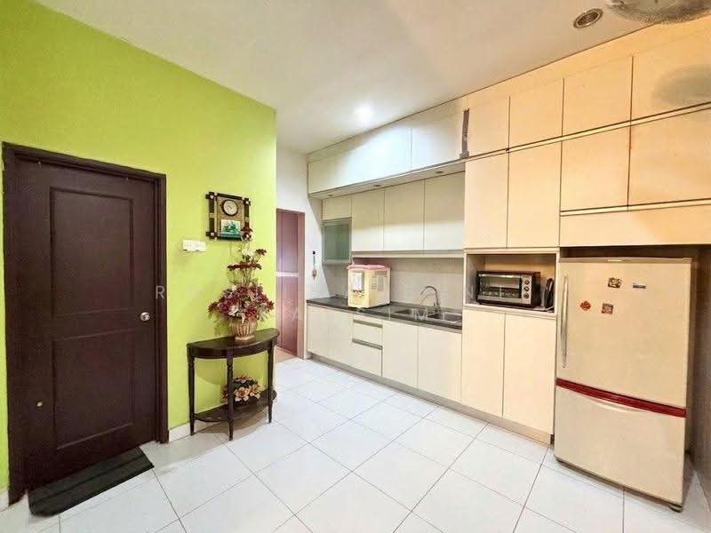 Rumah Teres 2-Tingkat untuk Dijual di Gelang Patah (Johor) - Roslina Binti Kassim - Kitchen - PropertyGuru.com.my