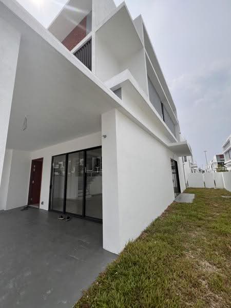 2-storey Terraced House for Sale in Twentyfive7 (Tanjong Duabelas) - Jit Tan - Exterior - PropertyGuru.com.my
