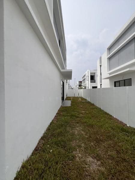 2-storey Terraced House for Sale in Twentyfive7 (Tanjong Duabelas) - Jit Tan - Exterior - PropertyGuru.com.my