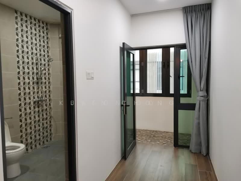 Rumah Teres untuk Dijual di Laman Glenmarie (Shah Alam) - Jason Ooi - Bathroom - PropertyGuru.com.my