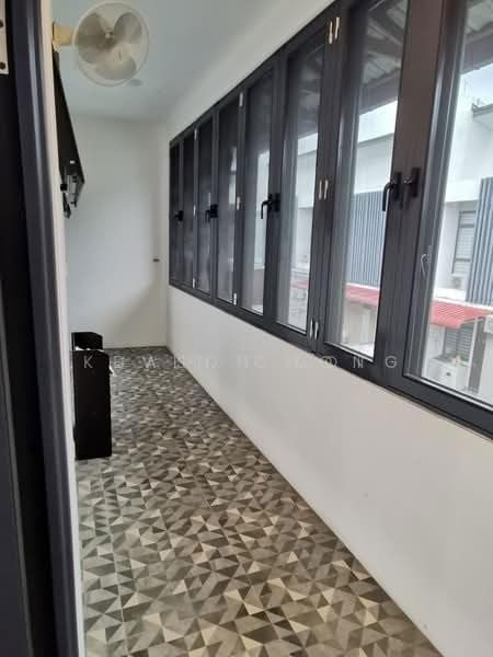 Rumah Teres untuk Dijual di Laman Glenmarie (Shah Alam) - Jason Ooi - Balcony - PropertyGuru.com.my
