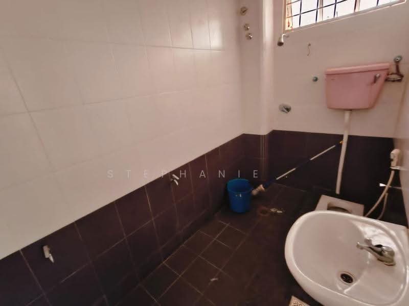 2-storey Terraced House for Sale in Taman Muda (Ampang) - Stephanie . - Bathroom - PropertyGuru.com.my