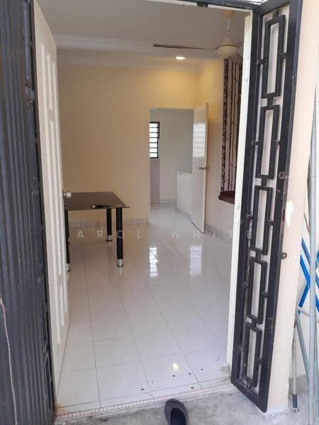 Rumah Berkembar untuk Disewa di Seksyen 5 (Petaling Jaya) - Carol White - Entrance - PropertyGuru.com.my