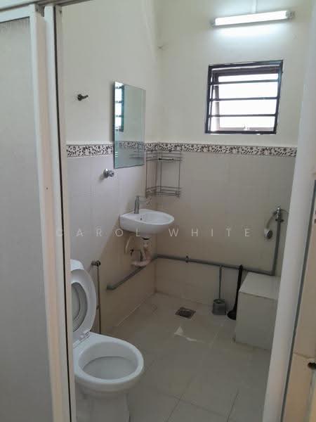 Rumah Berkembar untuk Disewa di Seksyen 5 (Petaling Jaya) - Carol White - Bathroom - PropertyGuru.com.my