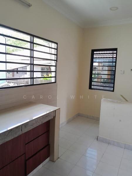 Rumah Berkembar untuk Disewa di Seksyen 5 (Petaling Jaya) - Carol White - Kitchen - PropertyGuru.com.my