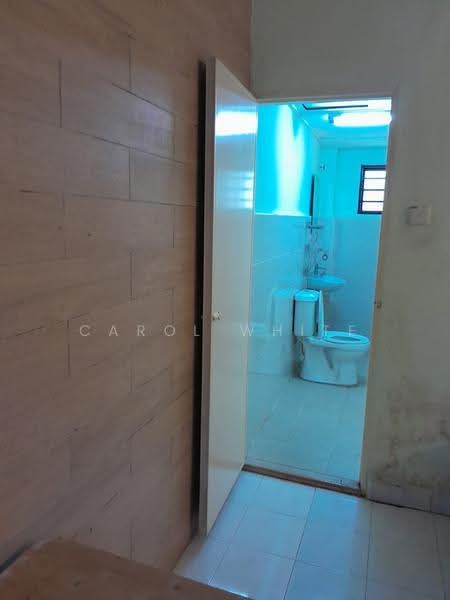 Rumah Berkembar untuk Disewa di Seksyen 5 (Petaling Jaya) - Carol White - Bathroom - PropertyGuru.com.my