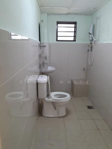 Rumah Berkembar untuk Disewa di Seksyen 5 (Petaling Jaya) - Carol White - Bathroom - PropertyGuru.com.my