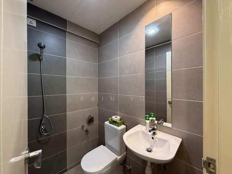 Kediaman Servis untuk Dijual di Summerton - Rain Yu - Bathroom - PropertyGuru.com.my