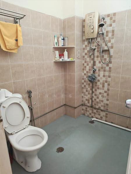 2.5-storey Terraced House for Sale in Taman Teratai Indah (Butterworth) - Vyinnes Ang - Bathroom - PropertyGuru.com.my