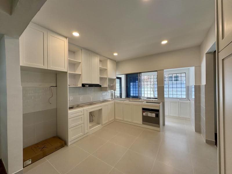 Semi-Detached House for Rent in Taman Lucky (Bangsar) - Peter Tan - Kitchen - PropertyGuru.com.my