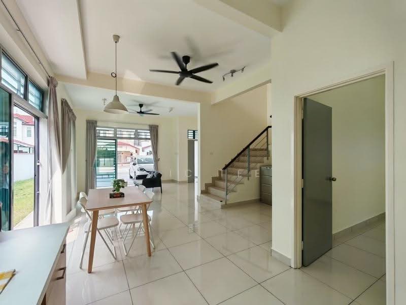 Rumah Kluster untuk Disewa di Taman Gaya (Ulu Tiram) - Eric Tee - Living Room - PropertyGuru.com.my