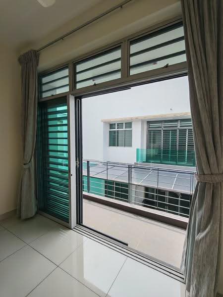 Rumah Kluster untuk Disewa di Taman Gaya (Ulu Tiram) - Eric Tee - Balcony - PropertyGuru.com.my