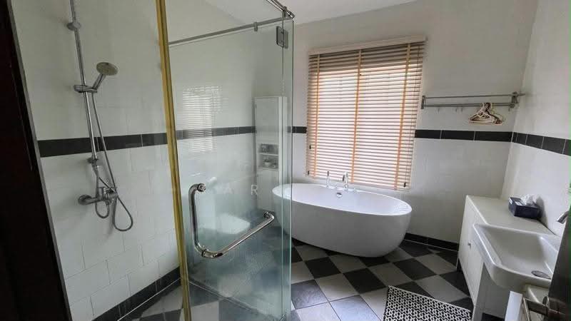 2.5-storey Terraced House for Sale in Setia Eco Glades (Cyberjaya) - Sarah . - Bathroom - PropertyGuru.com.my