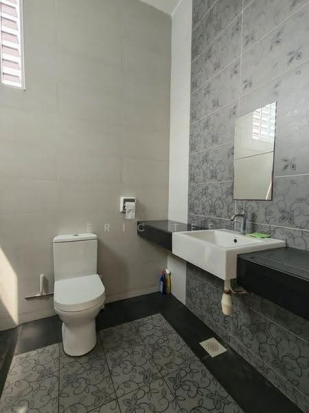 Rumah Kluster untuk Dijual di Taman Gaya (Ulu Tiram) - Eric Tee - Bathroom - PropertyGuru.com.my