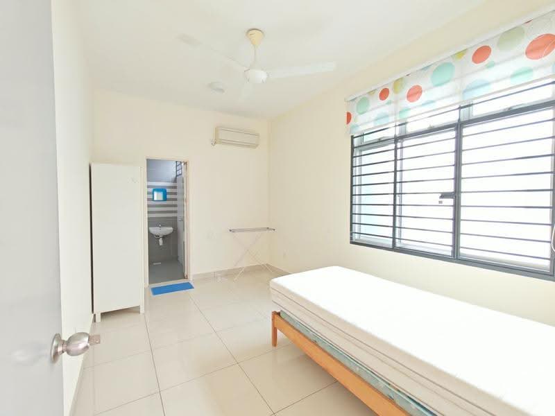 Rumah Kluster untuk Dijual di Taman Gaya (Ulu Tiram) - Eric Tee - Bedroom - PropertyGuru.com.my