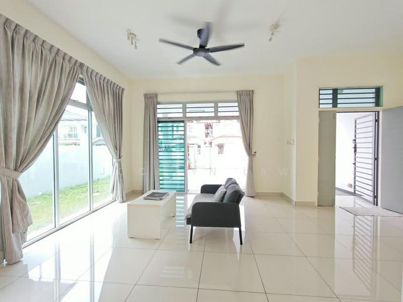 Cluster House for Sale in Taman Gaya (Ulu Tiram) - Jocelyn Law - Living Room - PropertyGuru.com.my