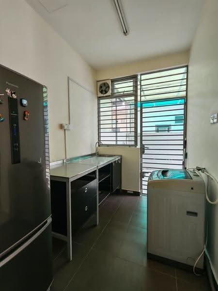 Cluster House for Sale in Taman Gaya (Ulu Tiram) - Jocelyn Law - Kitchen - PropertyGuru.com.my