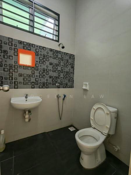 Cluster House for Sale in Taman Gaya (Ulu Tiram) - Jocelyn Law - Bathroom - PropertyGuru.com.my