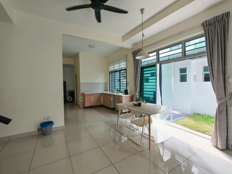 Cluster House for Sale in Taman Gaya (Ulu Tiram) - Jocelyn Law - Living Room - PropertyGuru.com.my