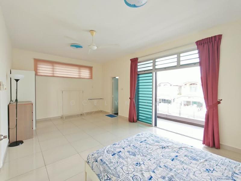 Cluster House for Sale in Taman Gaya (Ulu Tiram) - Jocelyn Law - Bedroom - PropertyGuru.com.my