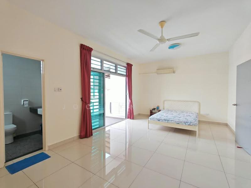 Cluster House for Sale in Taman Gaya (Ulu Tiram) - Jocelyn Law - Bedroom - PropertyGuru.com.my