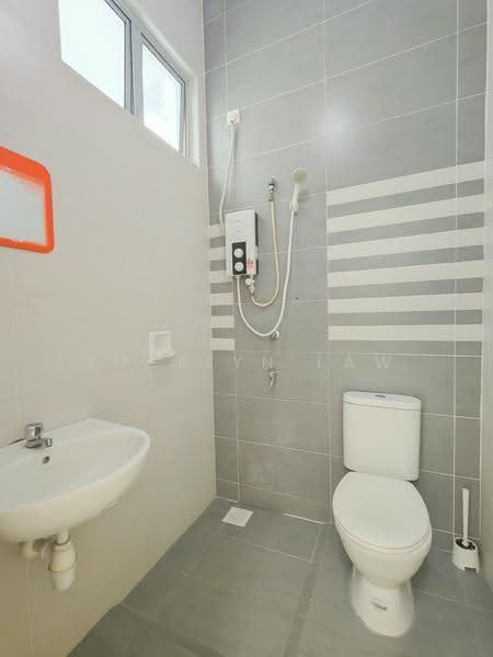 Cluster House for Sale in Taman Gaya (Ulu Tiram) - Jocelyn Law - Bathroom - PropertyGuru.com.my