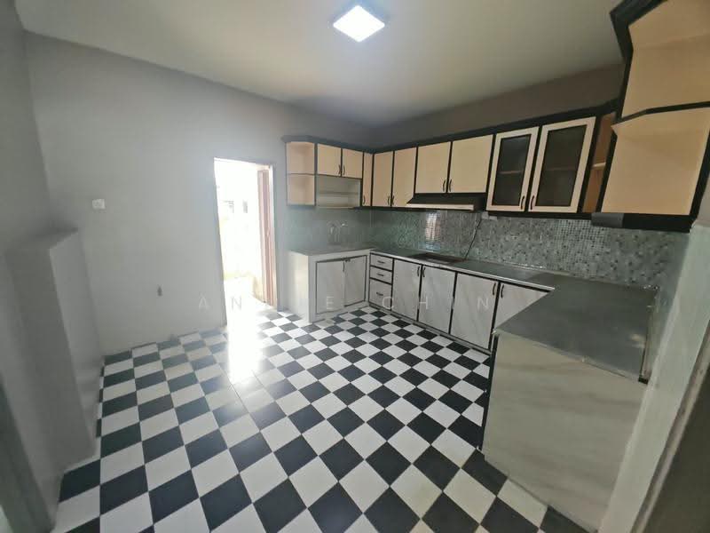 Rumah Teres 2-Tingkat untuk Disewa di Taman Sri Putri (Skudai) - Annie Chin - Kitchen - PropertyGuru.com.my