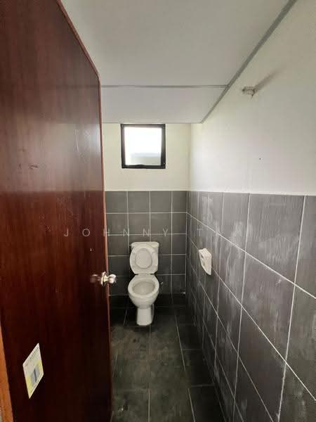 Kedai / Pejabat untuk Dijual di Johor Bahru (Johor) - Johnny Tan - Bathroom - PropertyGuru.com.my
