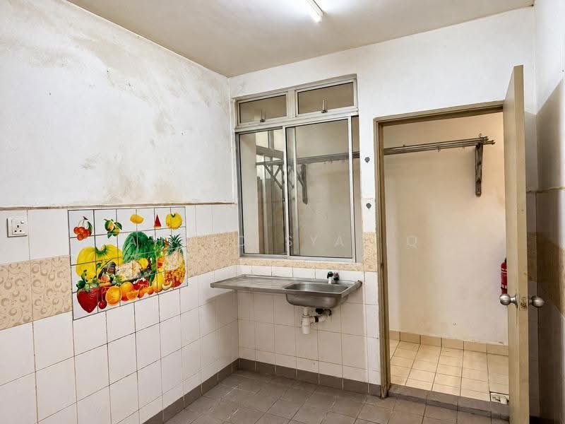 Apartment for Sale at Putatan Platinum Apartment - AHMAD SYAFIQ - Kitchen - PropertyGuru.com.my