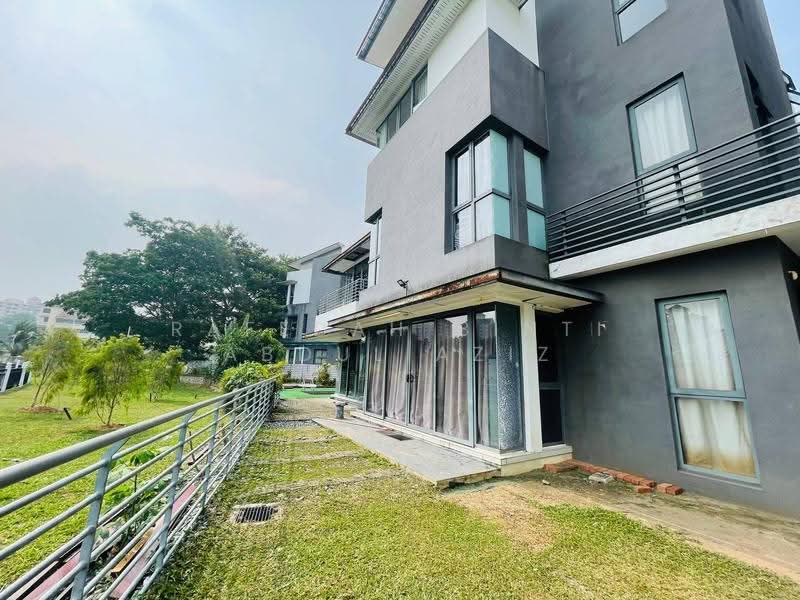 Semi-Detached House for Sale in Presint 8 (Putrajaya) - Rafedah Binti Abdul Aziz - Exterior - PropertyGuru.com.my
