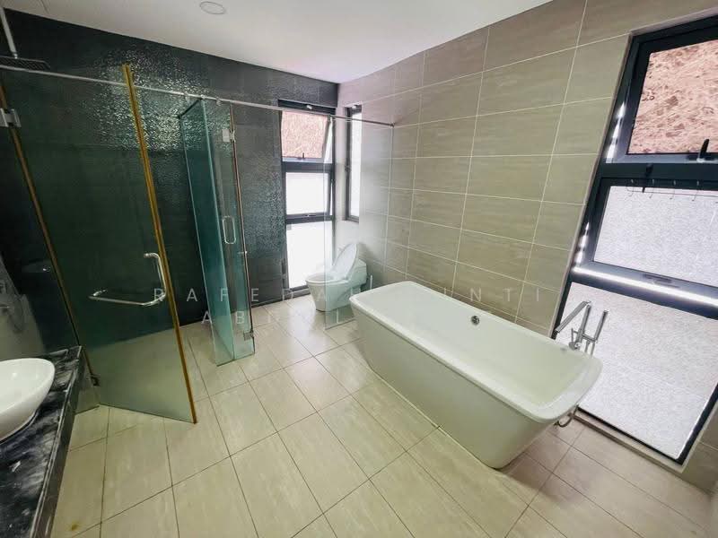Semi-Detached House for Sale in Presint 8 (Putrajaya) - Rafedah Binti Abdul Aziz - Bathroom - PropertyGuru.com.my