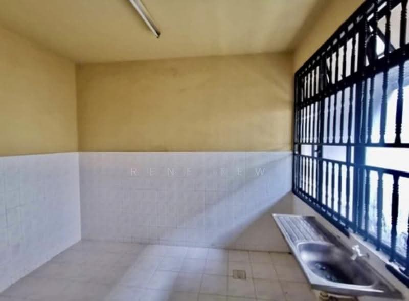 2-storey Terraced House for Sale in Taman Daya (Johor Bahru) - Rene Tew - Kitchen - PropertyGuru.com.my