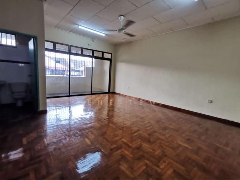 2-storey Terraced House for Sale in Taman Daya (Johor Bahru) - Rene Tew - Bathroom - PropertyGuru.com.my