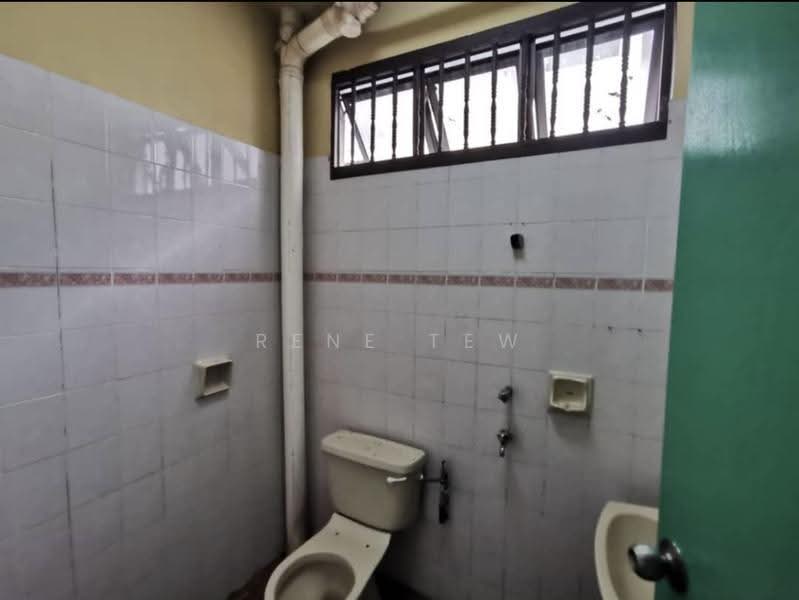 2-storey Terraced House for Sale in Taman Daya (Johor Bahru) - Rene Tew - Bathroom - PropertyGuru.com.my