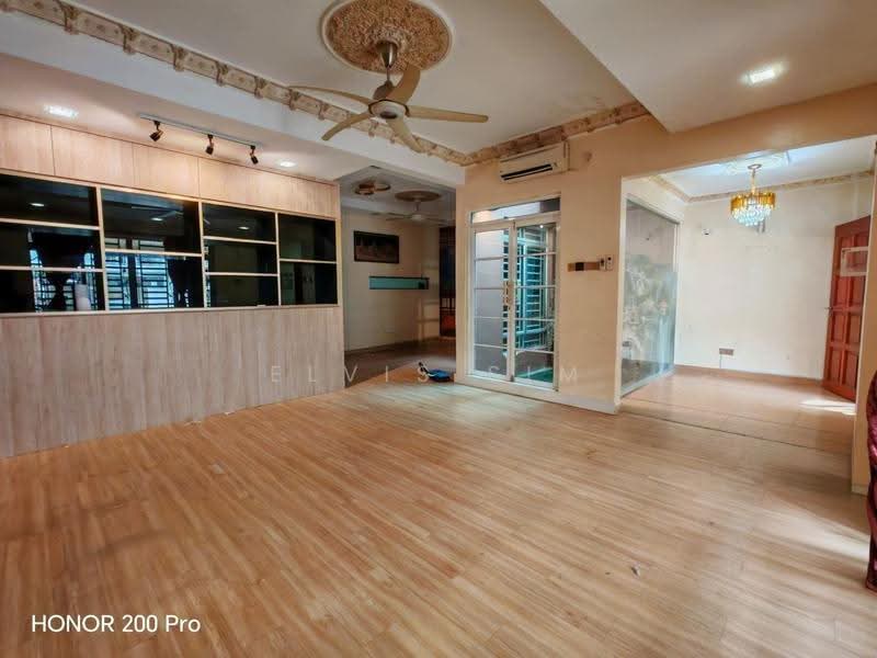 Rumah Teres 2-Tingkat untuk Disewa di Bandar Seri Alam (Masai) - Elvis Sim - Living Room - PropertyGuru.com.my