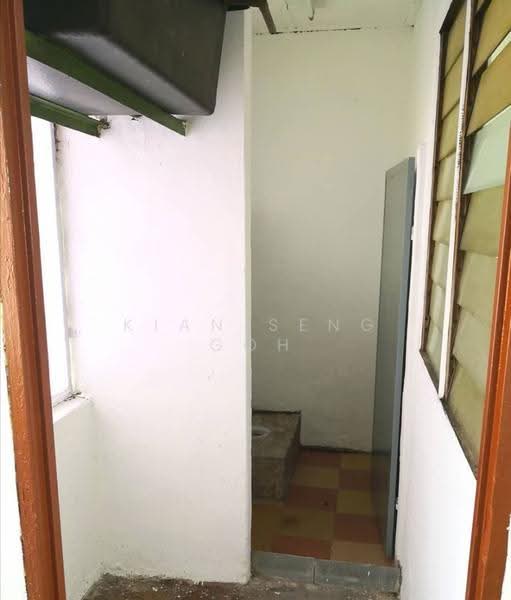 Flat for Rent at Flat Taman Ungku Tun Aminah - Kian Seng Goh - Bathroom - PropertyGuru.com.my