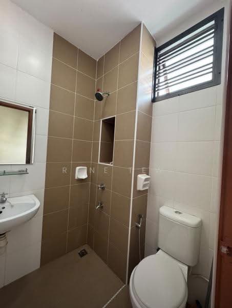 Rumah Teres 2-Tingkat untuk Dijual di Bandar Dato Onn (Tebrau) - Rene Tew - Bathroom - PropertyGuru.com.my