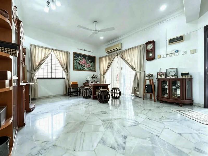 2-storey Terraced House for Sale in Bandar Indahpura (Kulai) - Leon Ng - Living Room - PropertyGuru.com.my