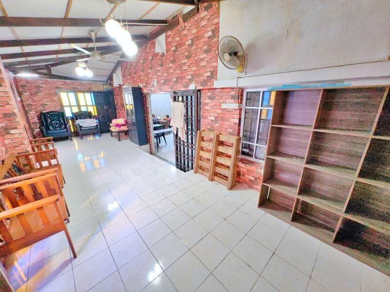 Rumah Berkembar untuk Dijual di Bandar Bukit Mahkota (Bangi) - Herman Sazwan Nor Rahim - Living Room - PropertyGuru.com.my