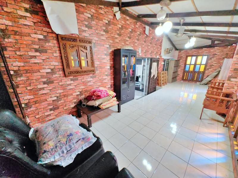 Rumah Berkembar untuk Dijual di Bandar Bukit Mahkota (Bangi) - Herman Sazwan Nor Rahim - Living Room - PropertyGuru.com.my