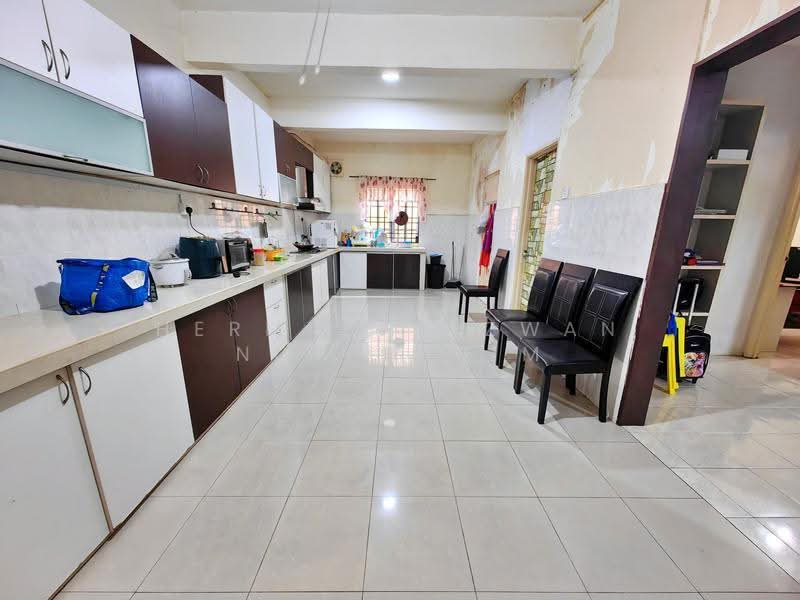 Rumah Berkembar untuk Dijual di Bandar Bukit Mahkota (Bangi) - Herman Sazwan Nor Rahim - Kitchen - PropertyGuru.com.my