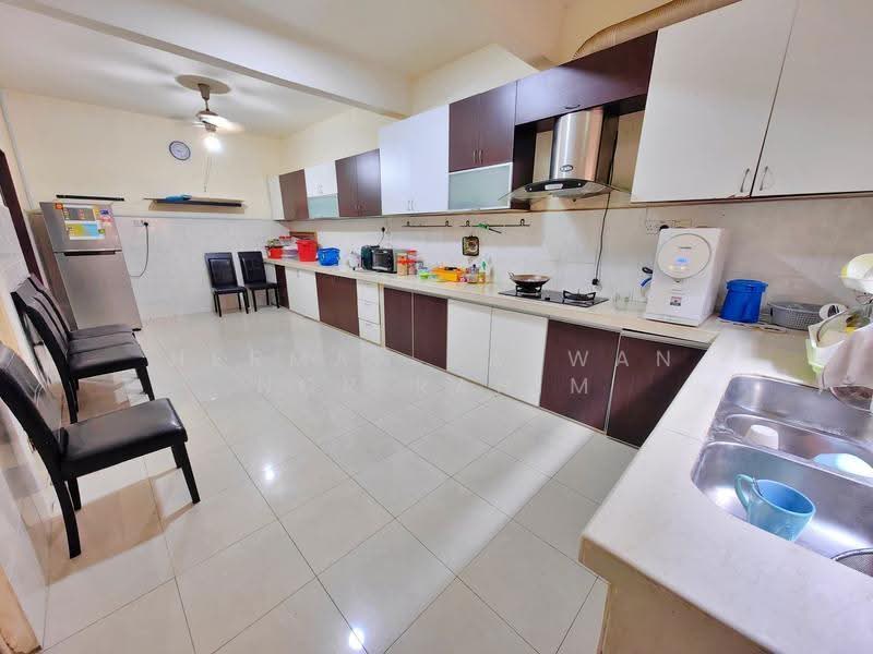 Rumah Berkembar untuk Dijual di Bandar Bukit Mahkota (Bangi) - Herman Sazwan Nor Rahim - Kitchen - PropertyGuru.com.my