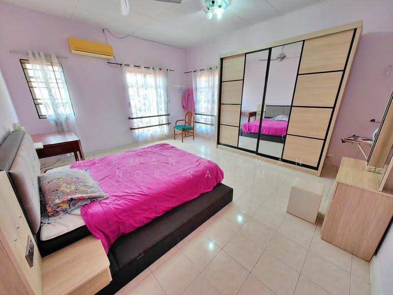 Rumah Berkembar untuk Dijual di Bandar Bukit Mahkota (Bangi) - Herman Sazwan Nor Rahim - Bedroom - PropertyGuru.com.my