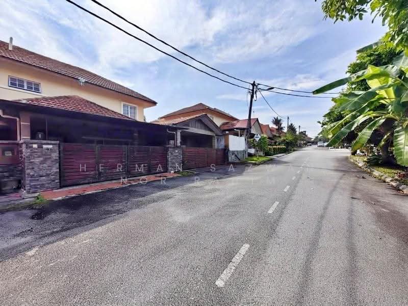 Rumah Berkembar untuk Dijual di Bandar Bukit Mahkota (Bangi) - Herman Sazwan Nor Rahim - Exterior - PropertyGuru.com.my