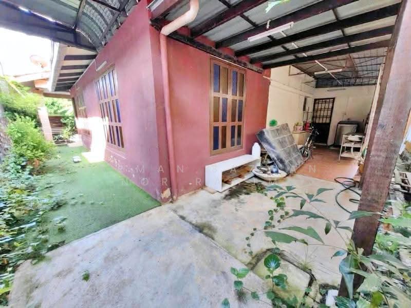 Rumah Berkembar untuk Dijual di Bandar Bukit Mahkota (Bangi) - Herman Sazwan Nor Rahim - Exterior - PropertyGuru.com.my