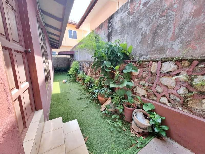 Rumah Berkembar untuk Dijual di Bandar Bukit Mahkota (Bangi) - Herman Sazwan Nor Rahim - Exterior - PropertyGuru.com.my