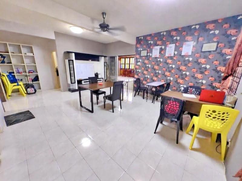 Rumah Berkembar untuk Dijual di Bandar Bukit Mahkota (Bangi) - Herman Sazwan Nor Rahim - Living Room - PropertyGuru.com.my